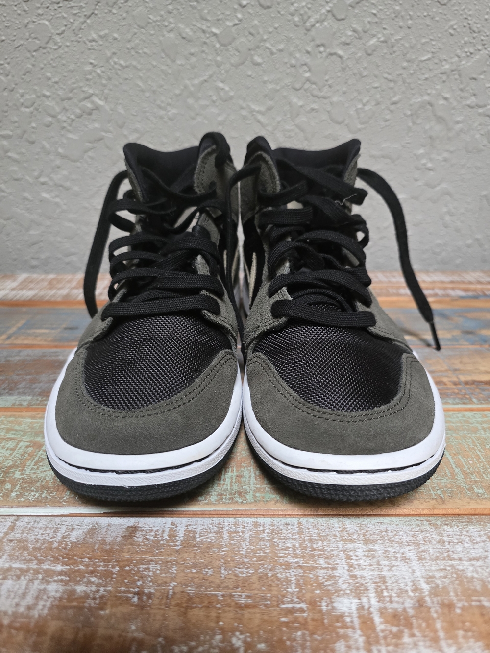 Nike Air Jordan 1 Mid Military Olive